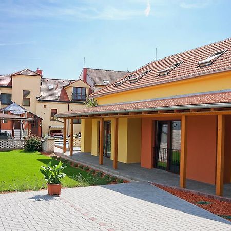 Pension Cizek Mikulov Exteriör bild