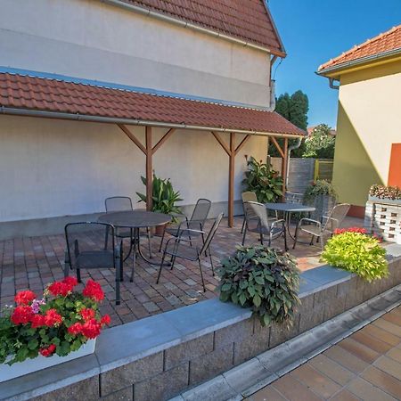 Pension Cizek Mikulov Exteriör bild