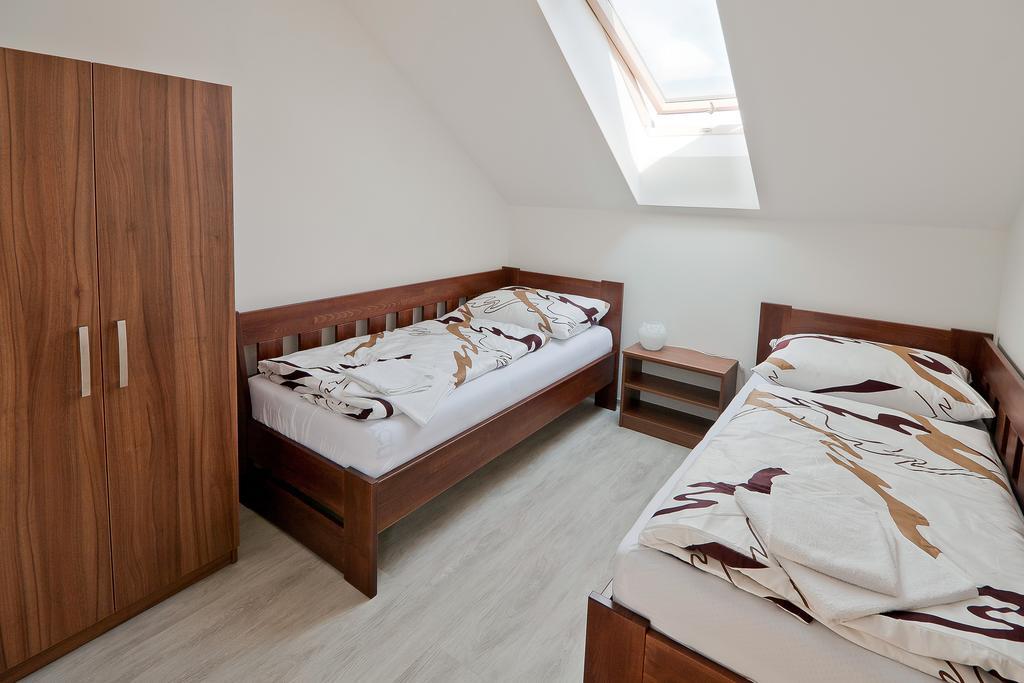 Pension Cizek Mikulov Exteriör bild