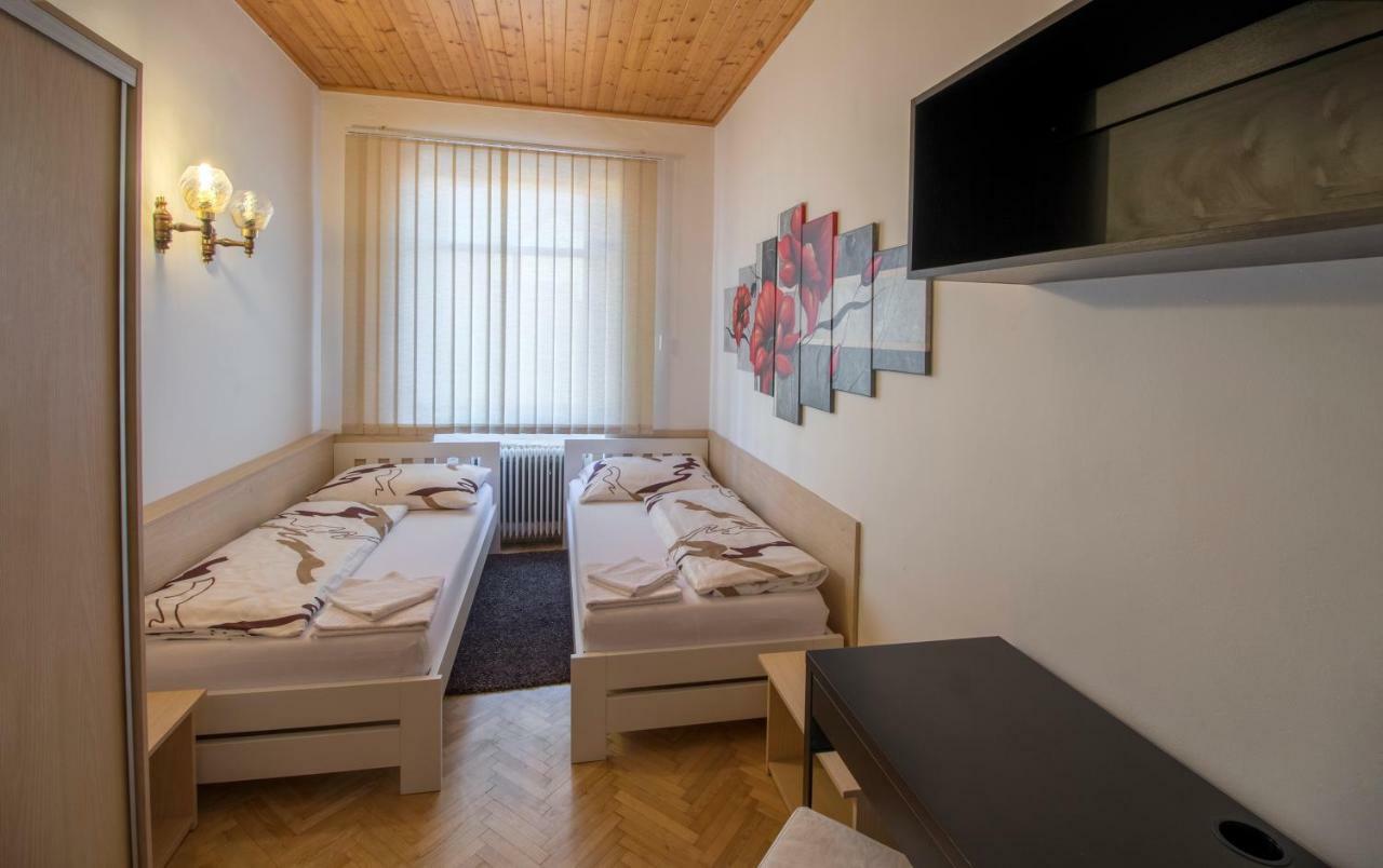 Pension Cizek Mikulov Exteriör bild